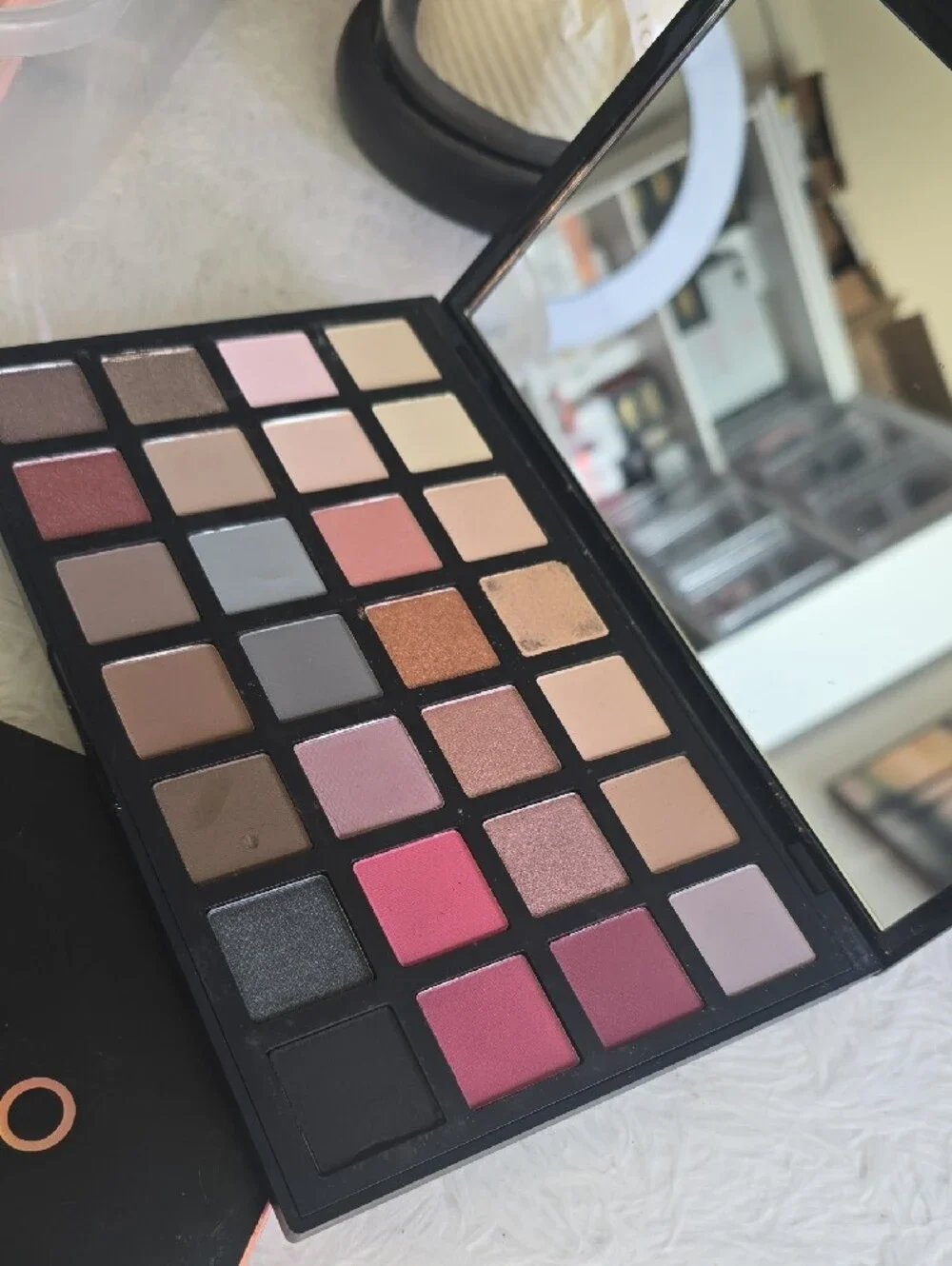 Vibrant Multi-Color Eyeshadow Palette - Assorted Shades